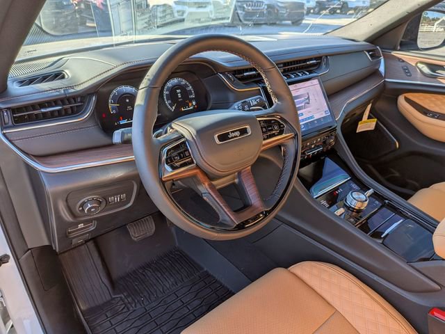 New 2025 Jeep Grand Cherokee Summit w/ Obsidian Package image 14