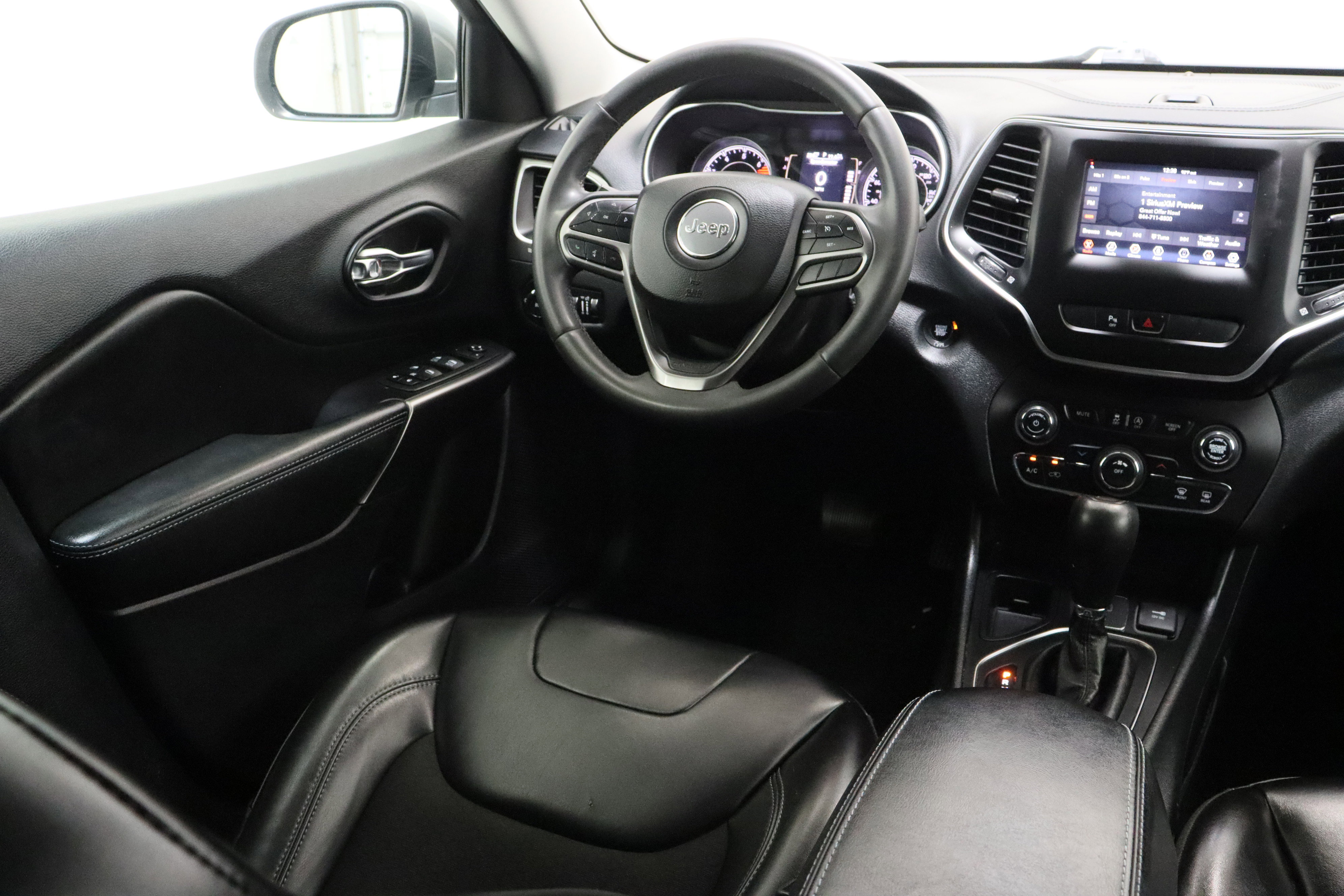 Used 2020 Jeep Cherokee Latitude Plus FWD image 31