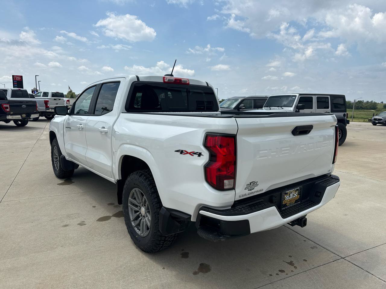 Used 2024 Chevrolet Colorado LT w/ LT Convenience Package II AWD/4WD image 7