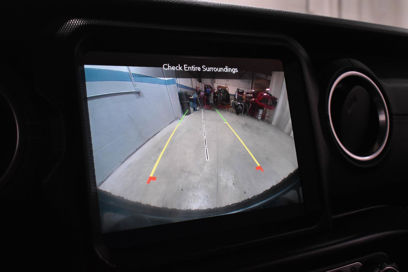 Used 2022 Jeep Wrangler Unlimited Sahara w/ Cold Weather Group image 17