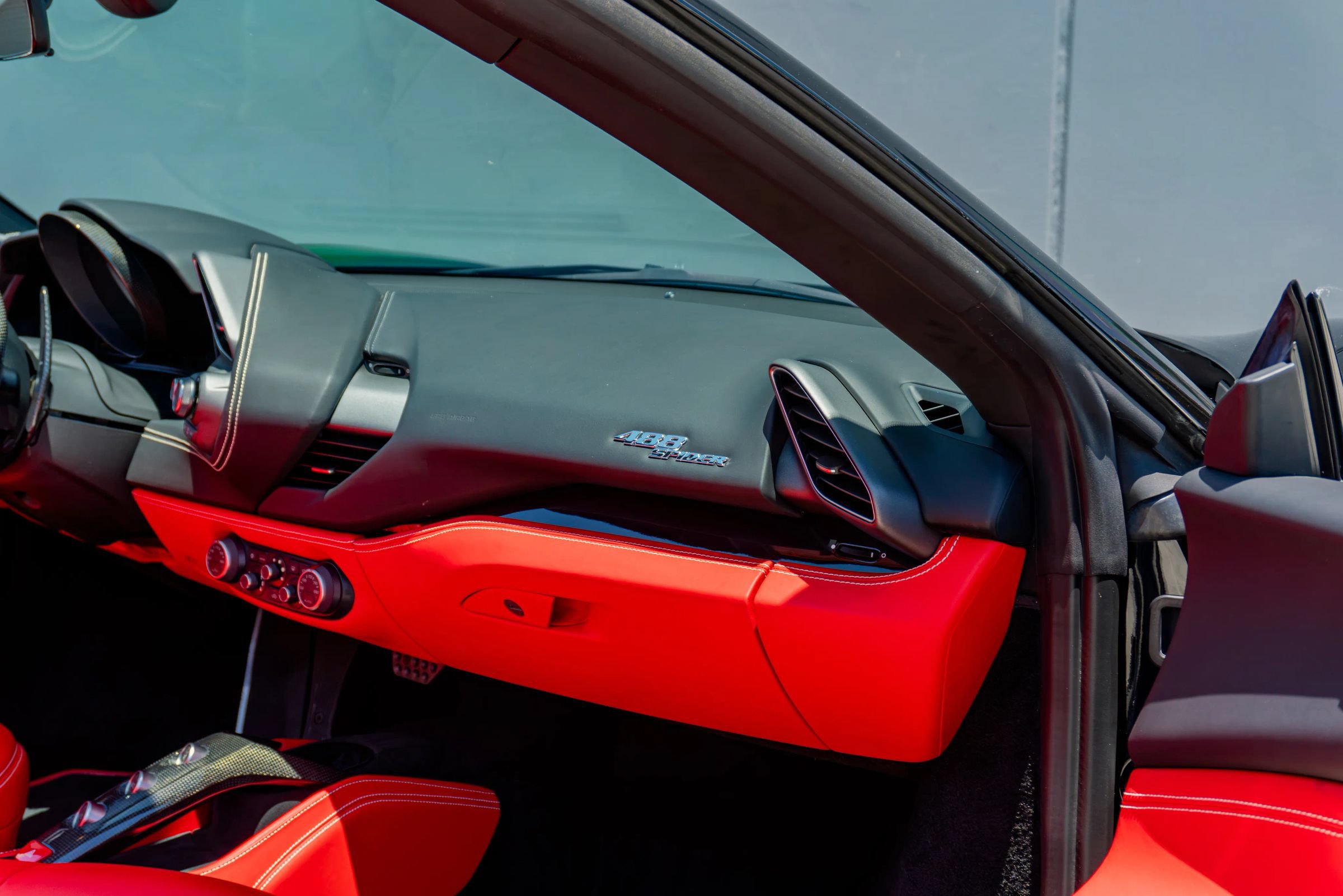 Used 2018 Ferrari 488 Spider RWD image 60