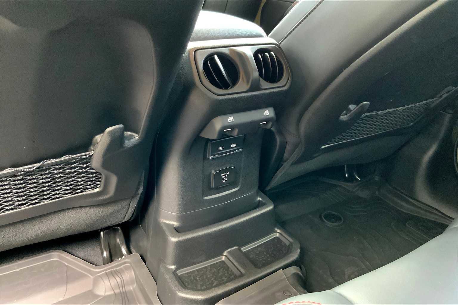 Used 2025 Jeep Wrangler Unlimited Rubicon image 34