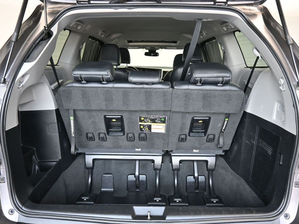 Used 2020 Toyota Sienna SE Premium image 57