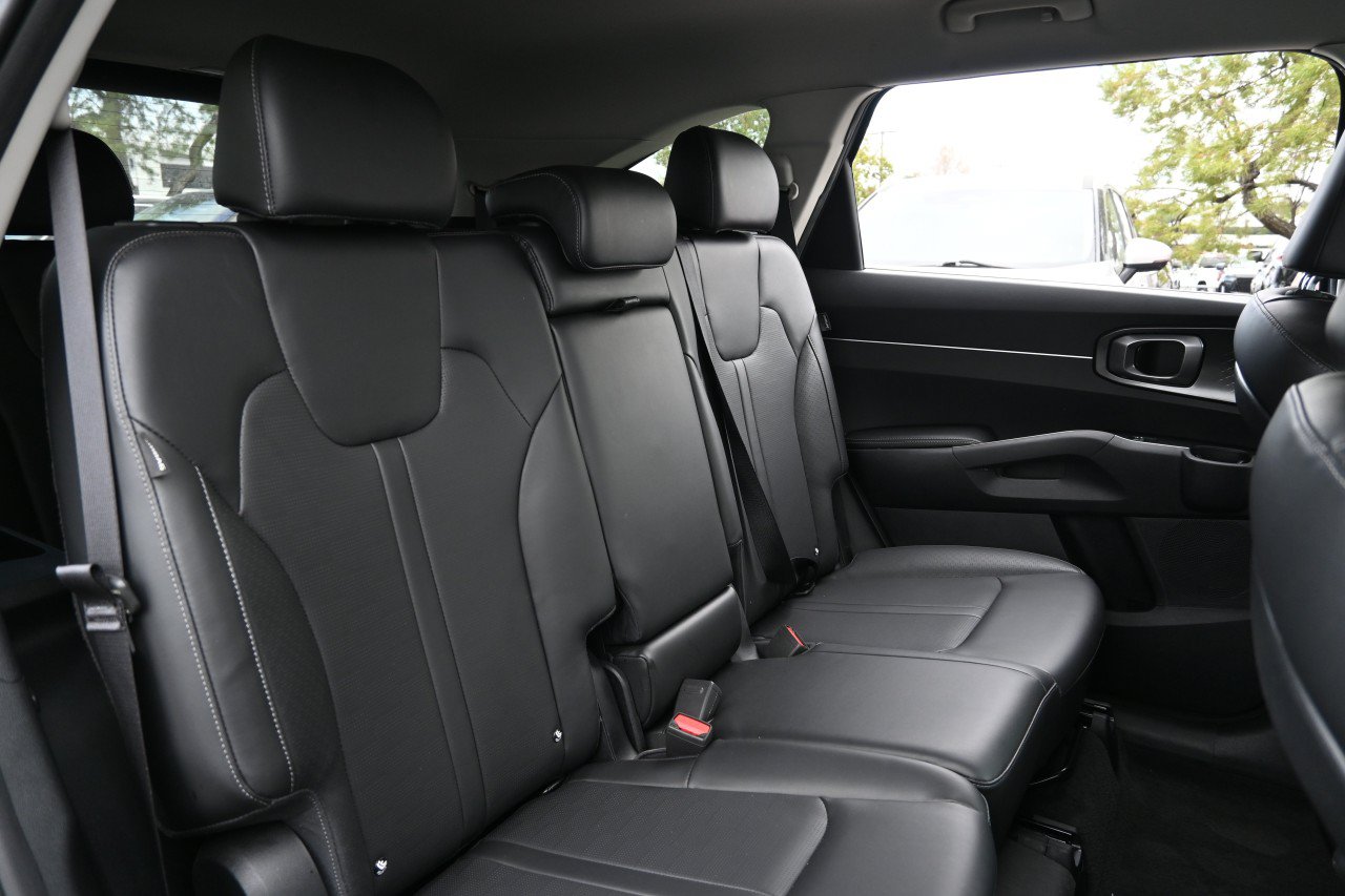 Used 2025 Kia Sorento S AWD/4WD image 25