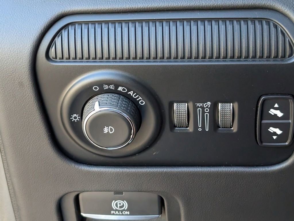 Used 2022 Jeep Grand Wagoneer Series III w/ Rear Seat Video Group 1 image 30