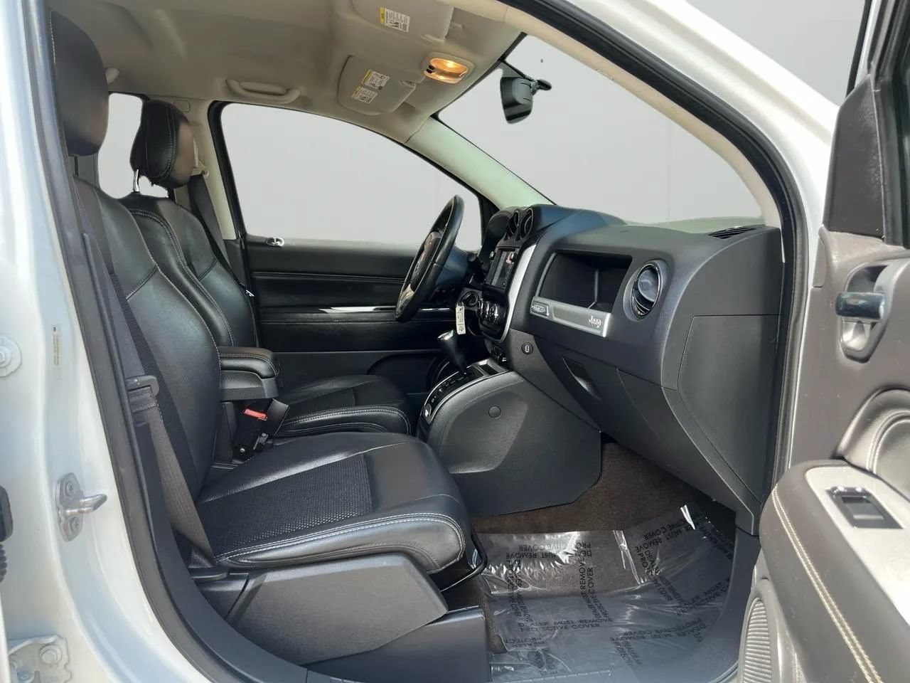 Used 2015 Jeep Compass Latitude AWD/4WD image 21