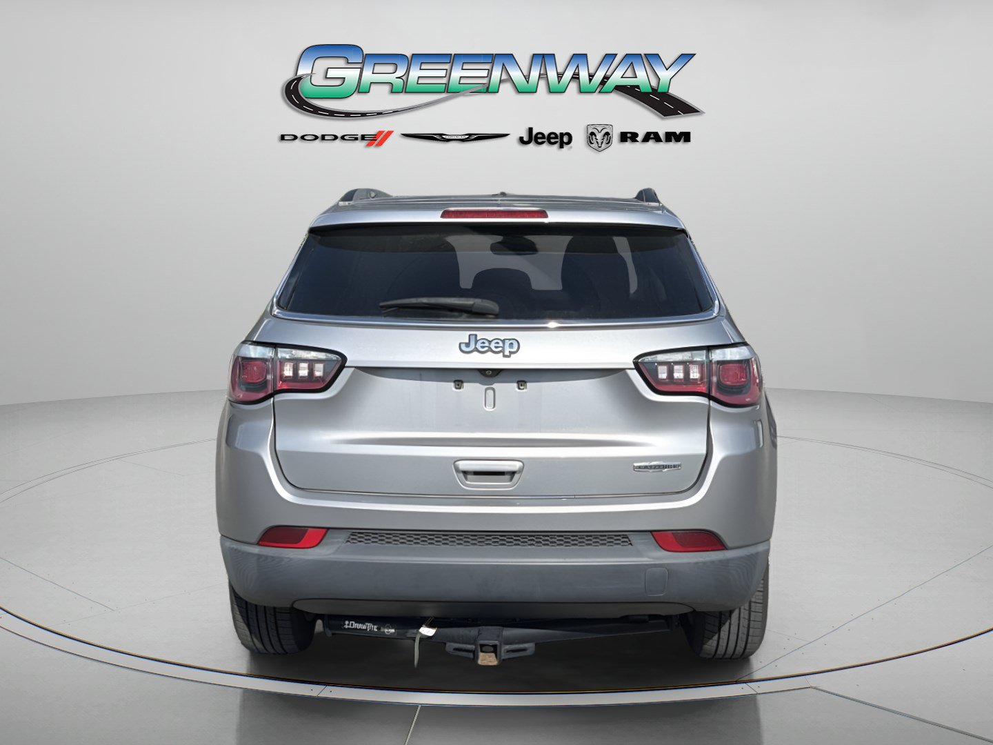 Used 2018 Jeep Compass Latitude FWD image 3