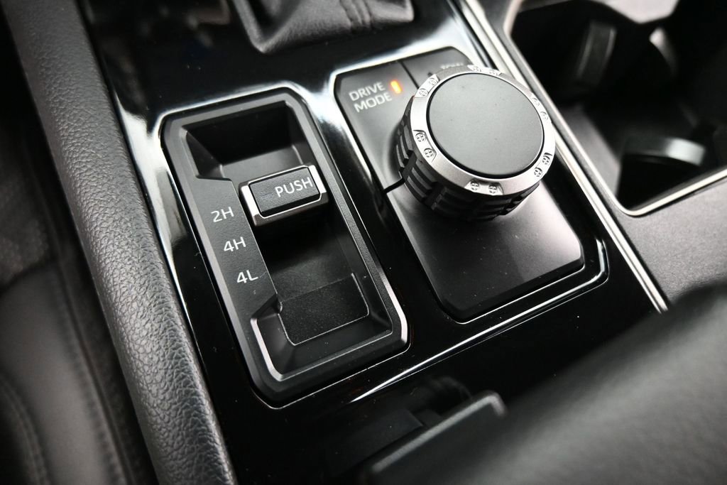 Used 2023 Toyota Tundra Limited AWD/4WD image 17