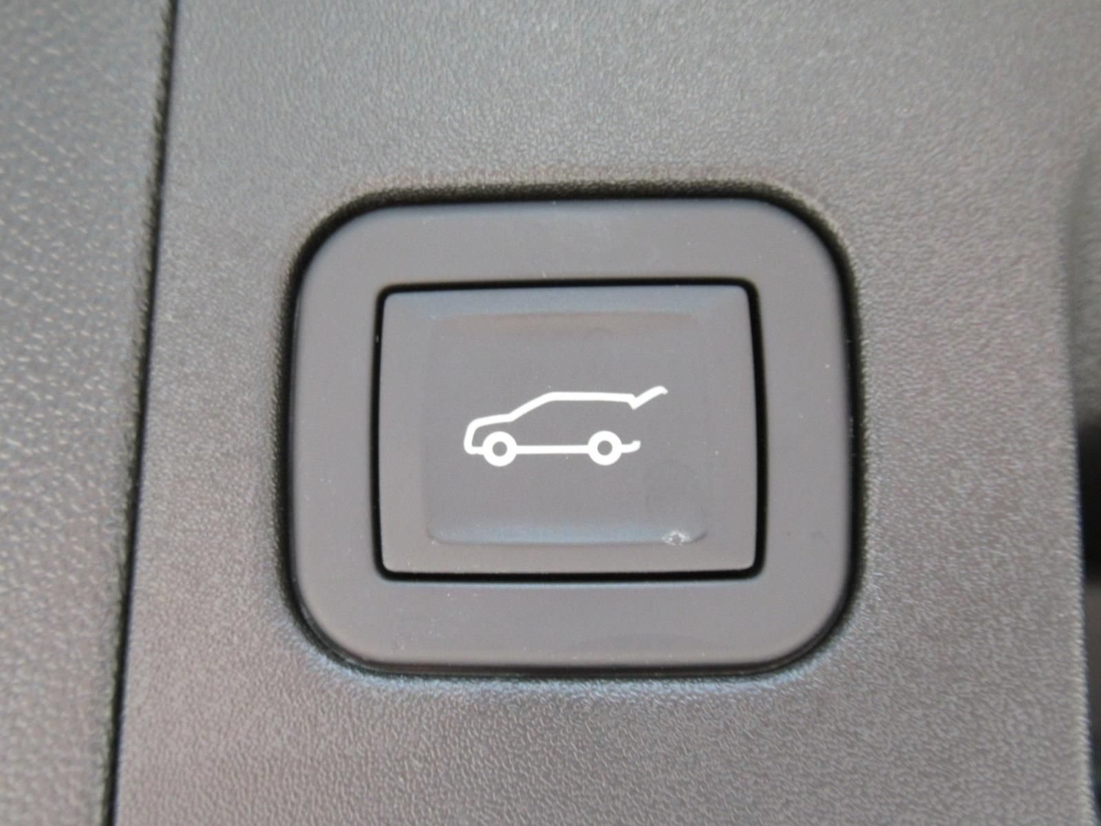 Certified 2026 Cadillac XT5 Sportv w/ LPO, Floor Liner Package AWD/4WD image 41