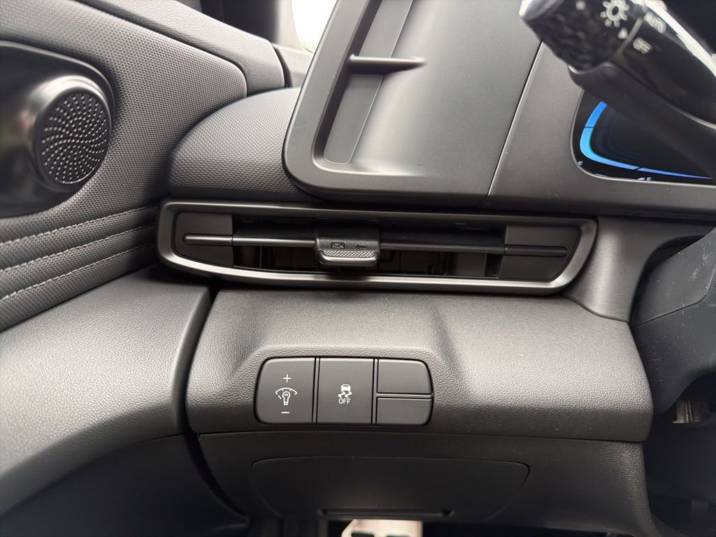 New 2026 Hyundai Elantra Sport FWD image 28