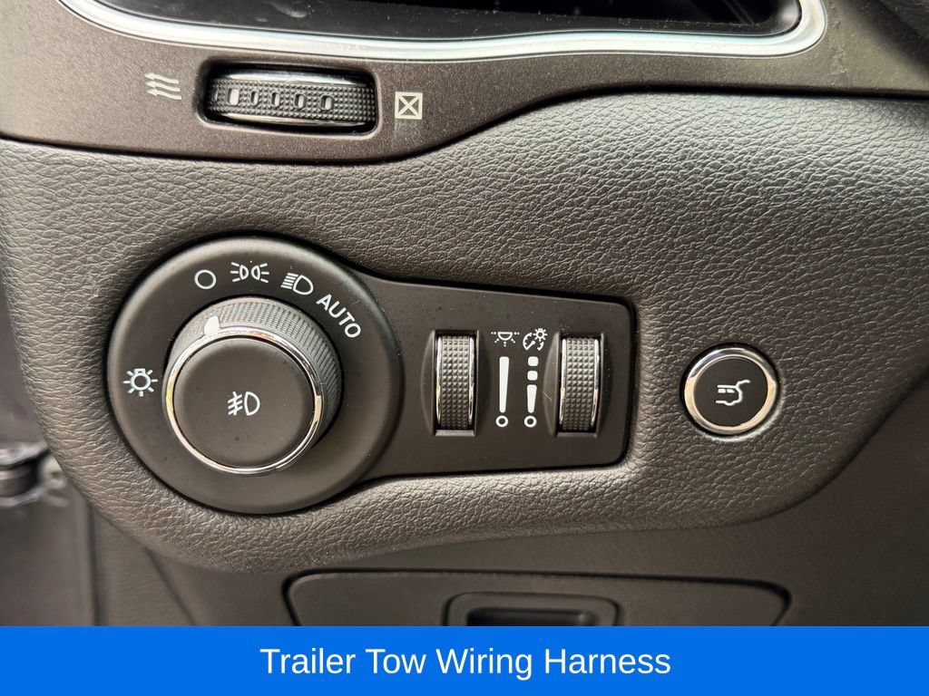 Used 2021 Jeep Cherokee Trailhawk w/ Sun, Sound & Nav Group AWD/4WD image 32