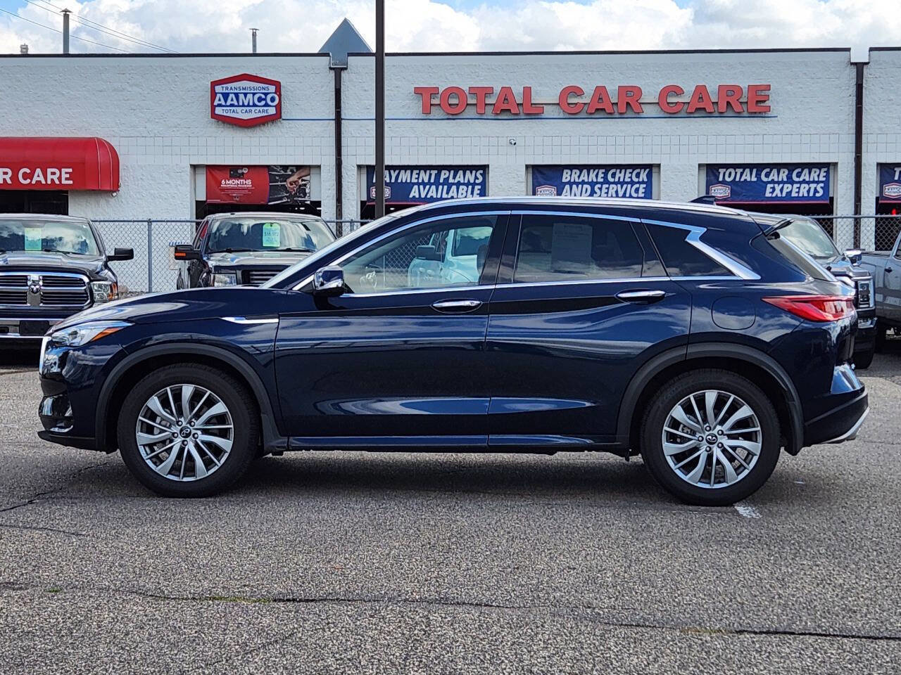Used 2023 INFINITI QX50 Luxe image 2