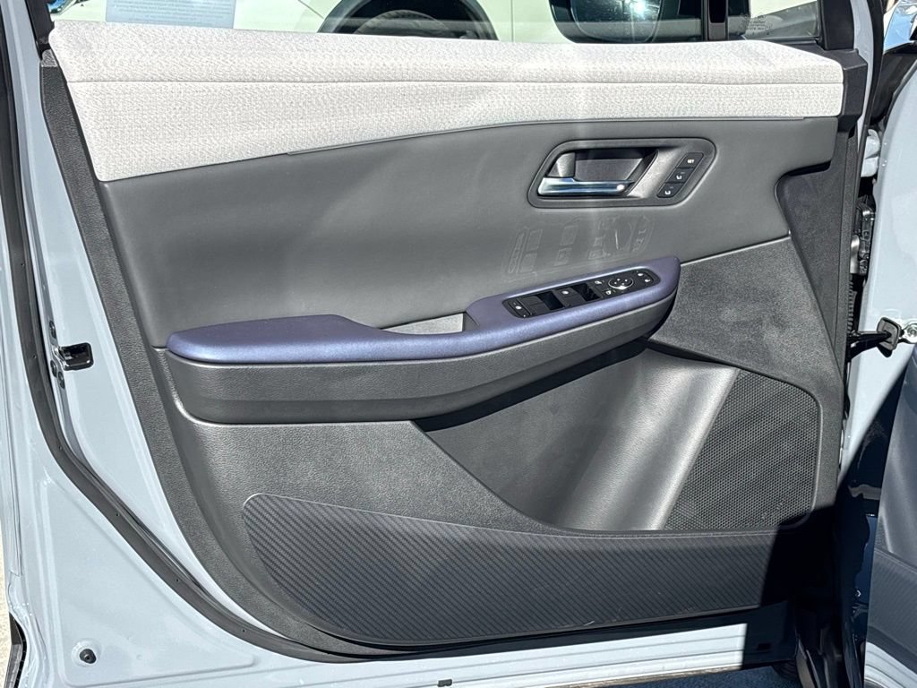 New 2026 Nissan Leaf Platinum+ w/ Illuminated Package FWD image 11