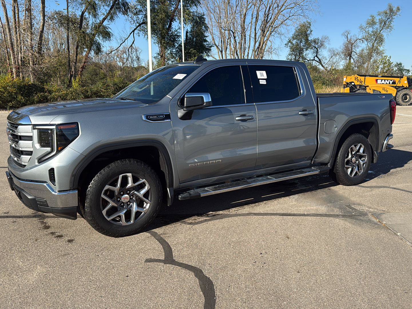 Used 2025 GMC Sierra 1500 SLE AWD/4WD image 2