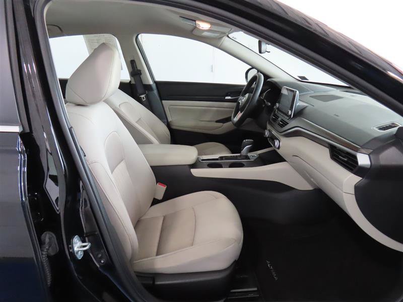 Used 2025 Nissan Altima 2.5 SV FWD image 33