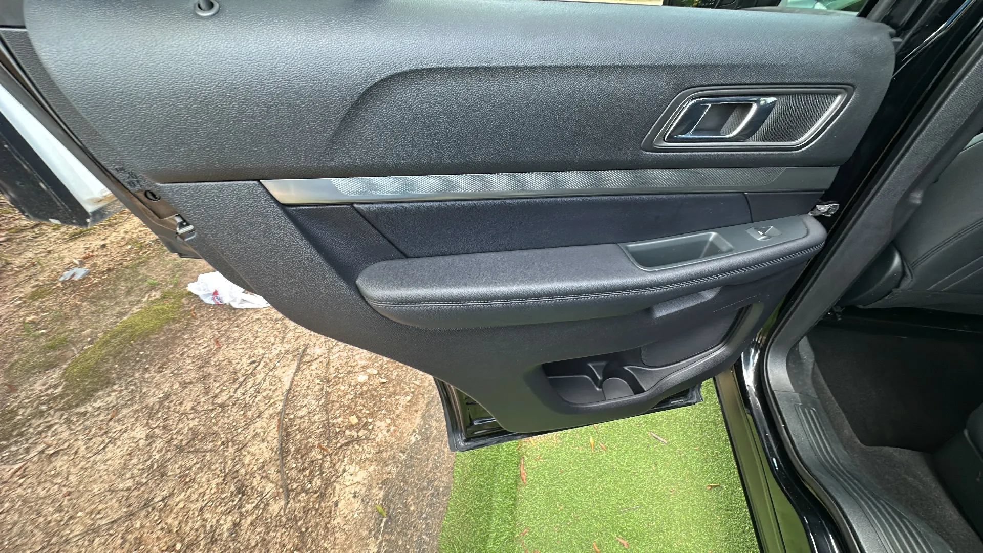 Used 2018 Ford Explorer XLT AWD/4WD image 19