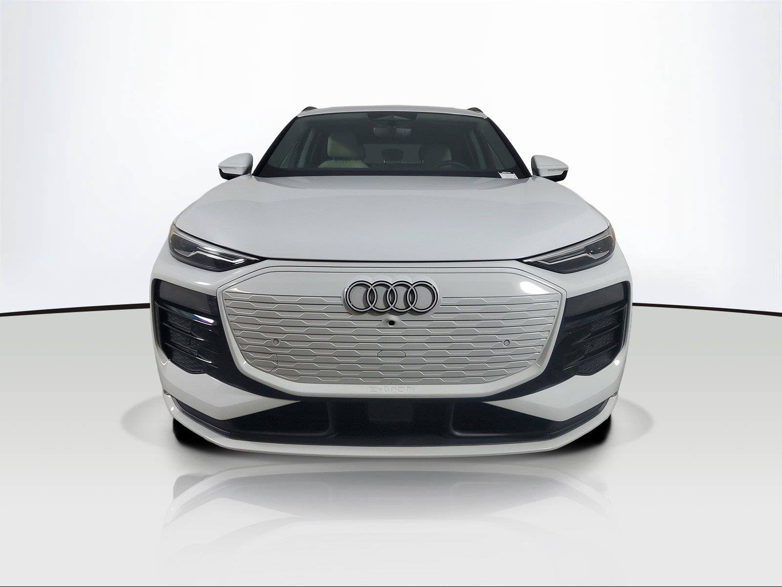 Used 2025 Audi Q6 e-tron Premium w/ Convenience Package AWD/4WD image 2