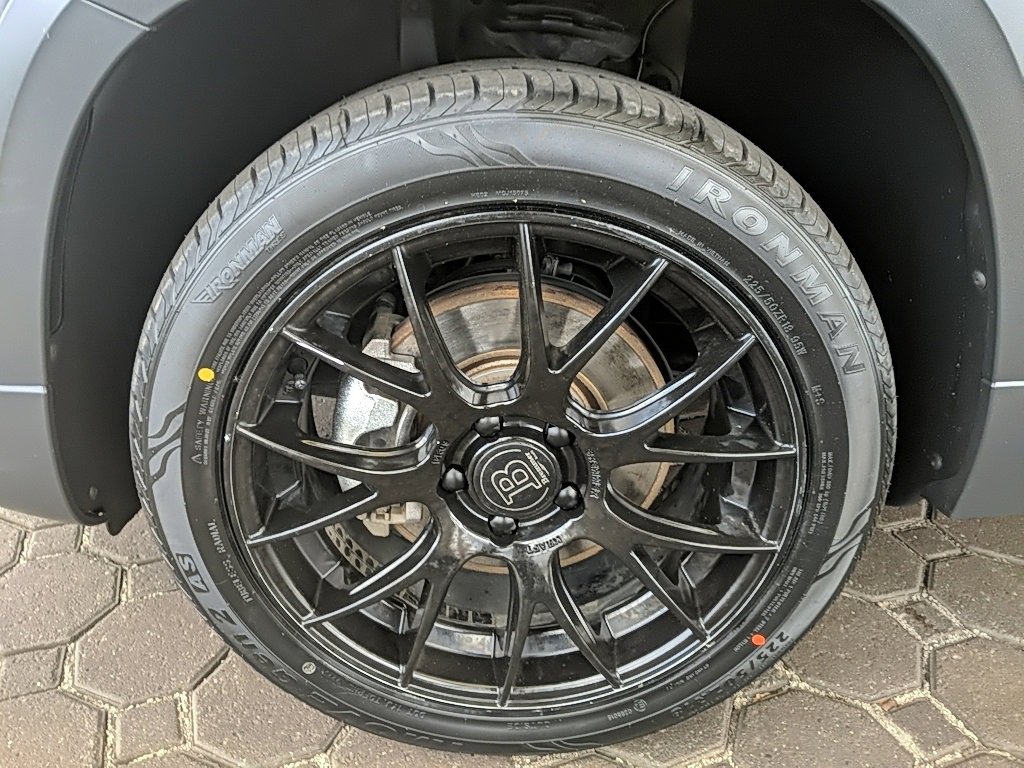 Used 2022 Volkswagen Taos SE w/ Panoramic Sunroof Package image 9