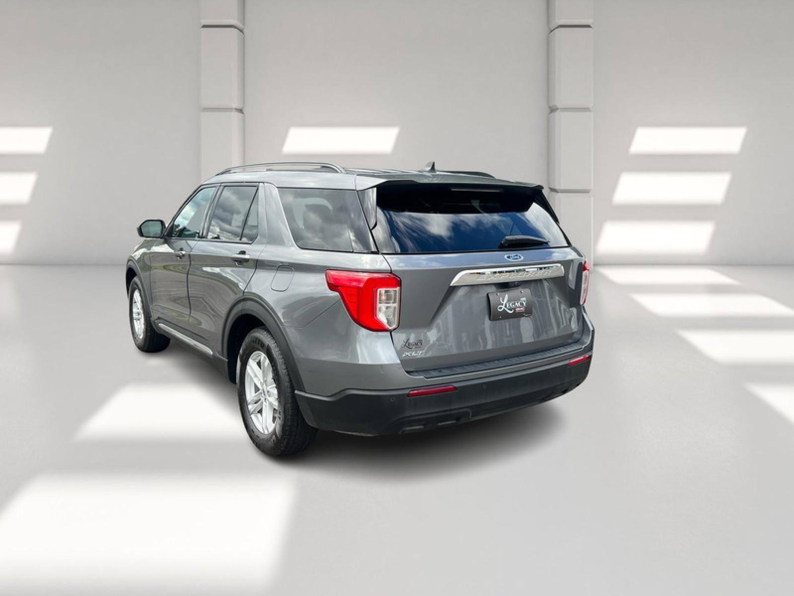 Used 2023 Ford Explorer XLT image 5