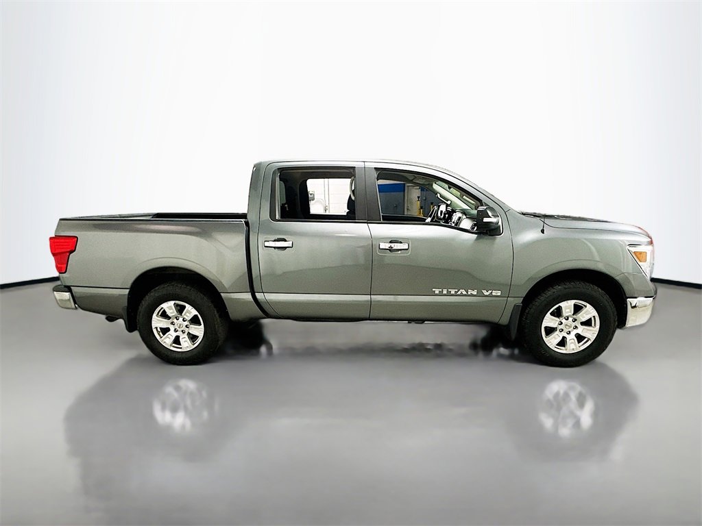 Used 2018 Nissan Titan SV image 9