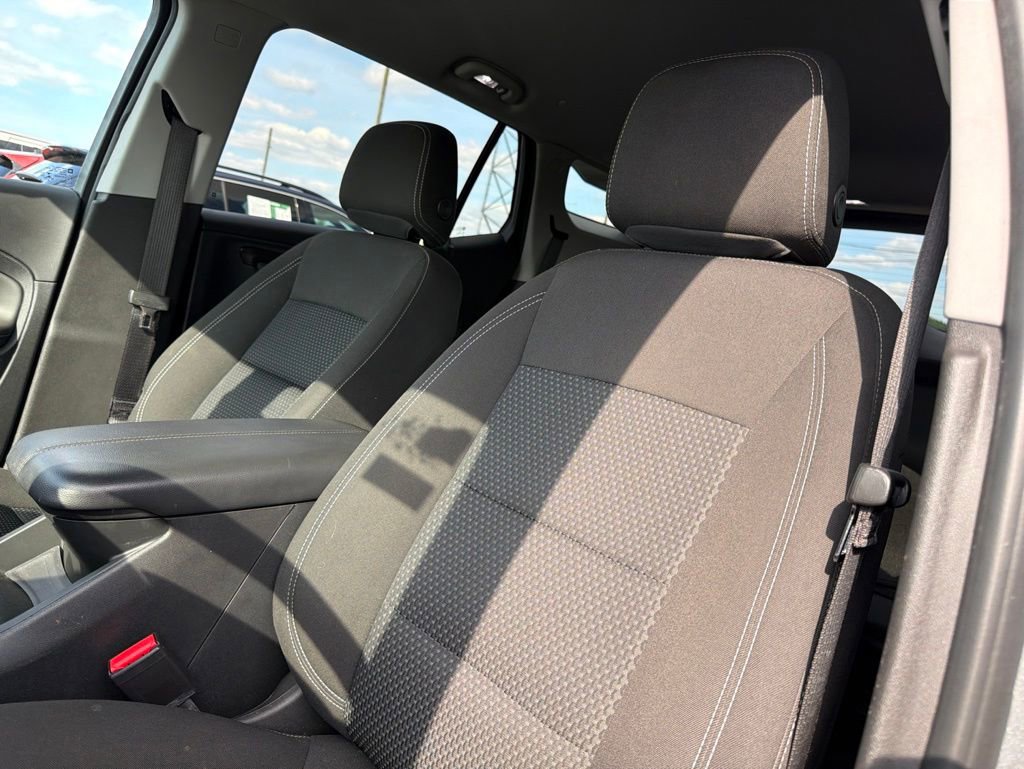 Used 2023 GMC Terrain SLE w/ Driver Convenience Package FWD image 17