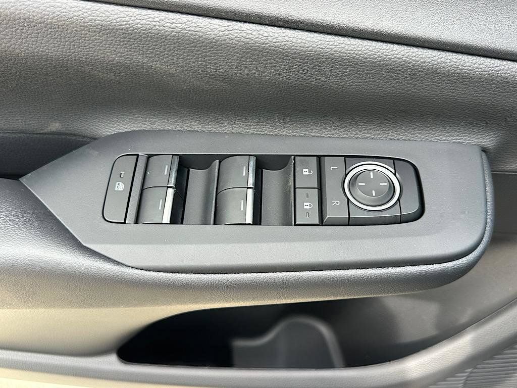 New 2026 Toyota Prius Plug-In Hybrid FWD image 9