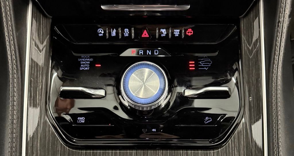 Used 2022 Jeep Wagoneer Series III w/ Premium Group I image 30