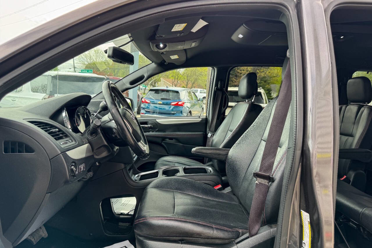 Used 2017 Dodge Grand Caravan GT FWD image 22