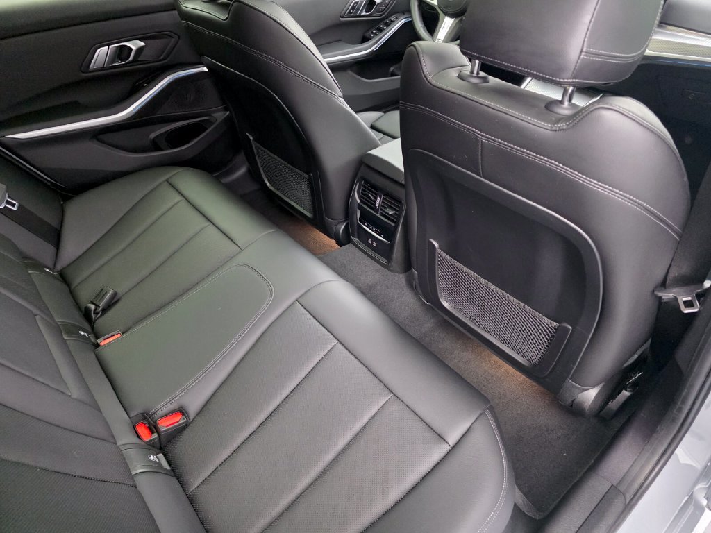 Certified 2023 BMW 330i Sedan w/ M Sport Package RWD image 27