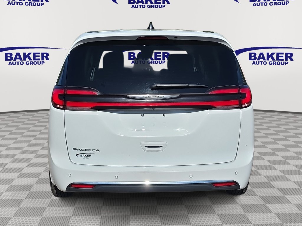 Used 2023 Chrysler Pacifica Touring-L FWD image 7