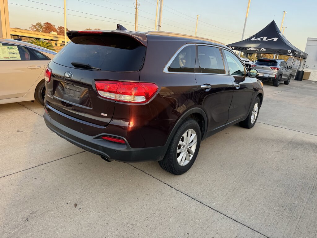 Used 2016 Kia Sorento LX w/ LX Convenience Package image 14