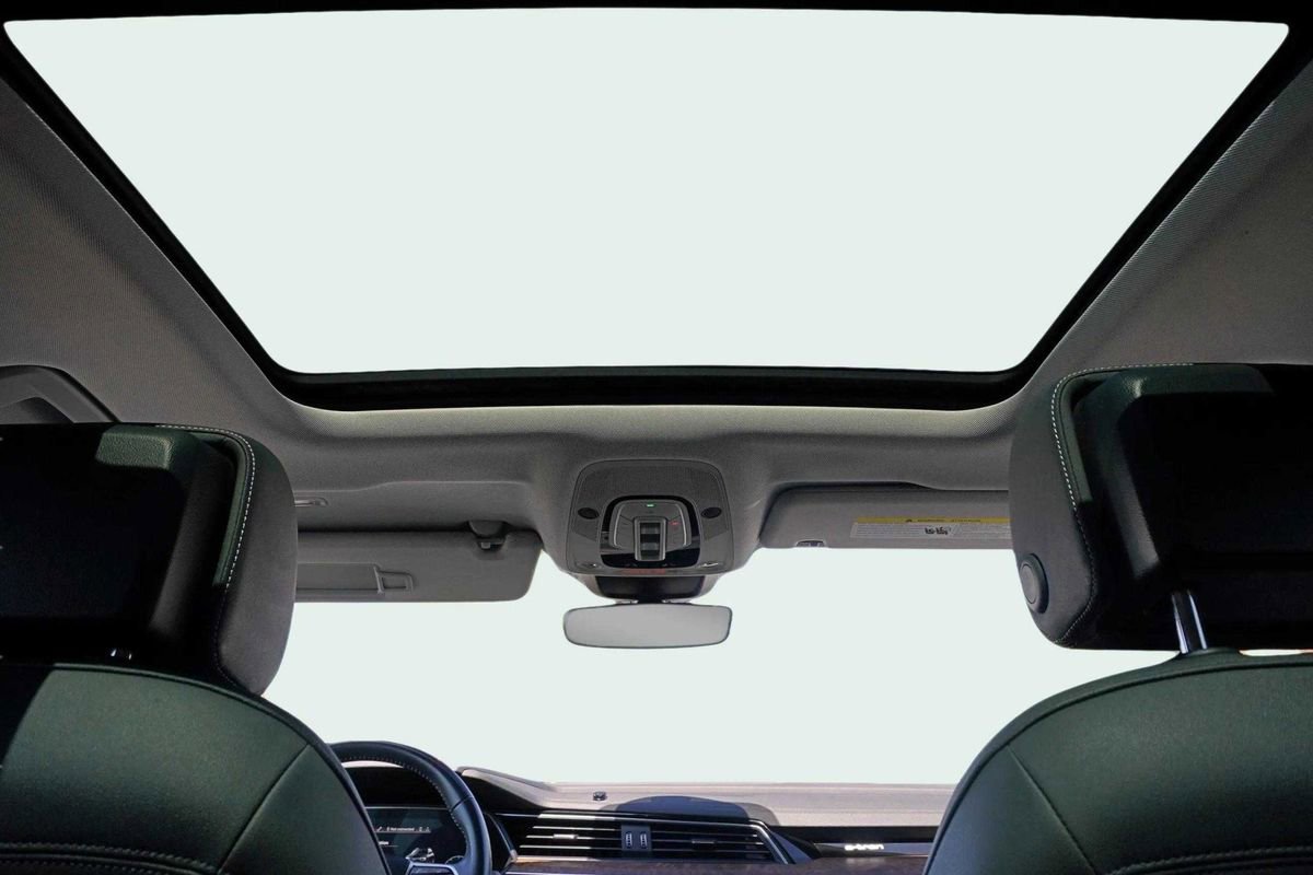 Used 2020 Audi e-tron Premium Plus image 25