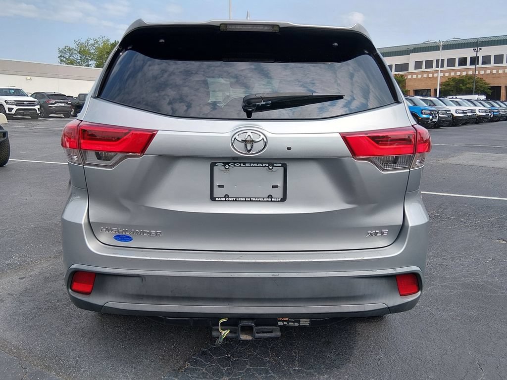 Used 2019 Toyota Highlander XLE FWD image 5