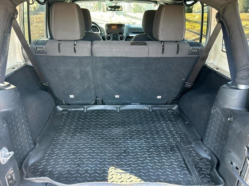 Used 2016 Jeep Wrangler Unlimited Sahara w/ Connectivity Group image 18