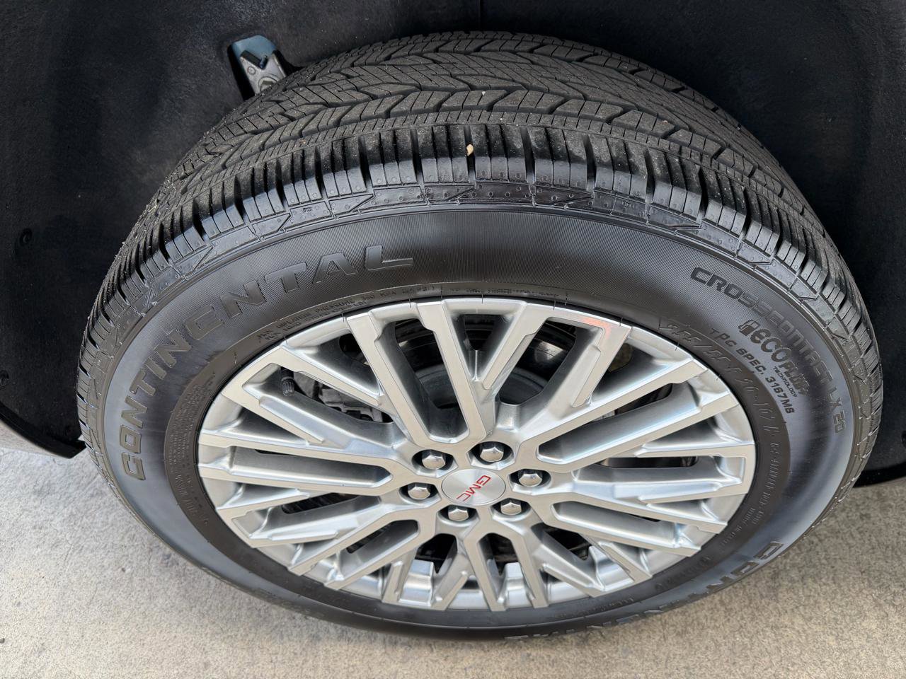 Used 2025 GMC Acadia Denali AWD/4WD image 29