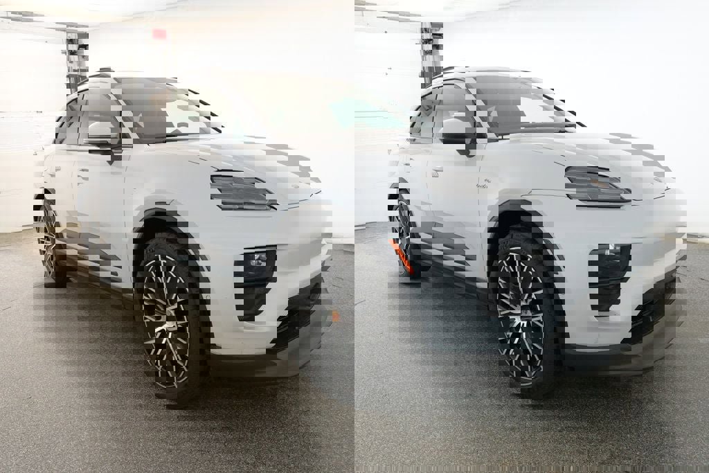 Used 2025 Porsche Macan Electric w/ Premium Package image 3