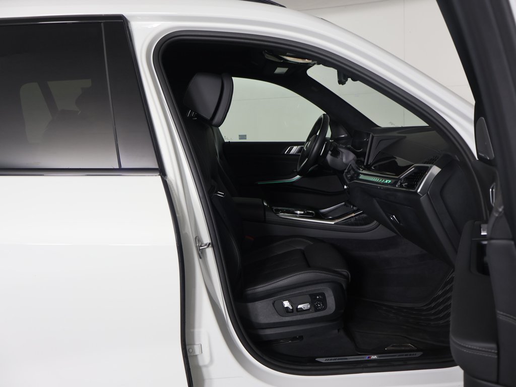 Used 2024 BMW X7 xDrive40i w/ M Sport Package AWD/4WD image 32