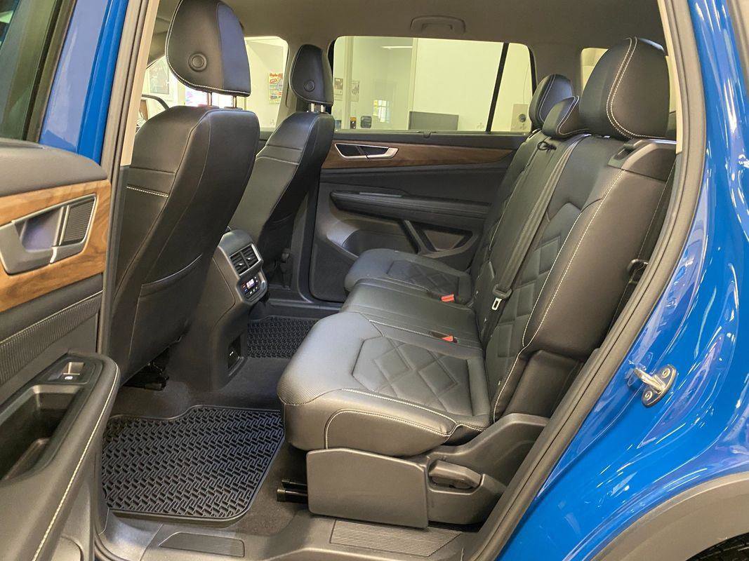 Used 2025 Volkswagen Atlas SE image 13