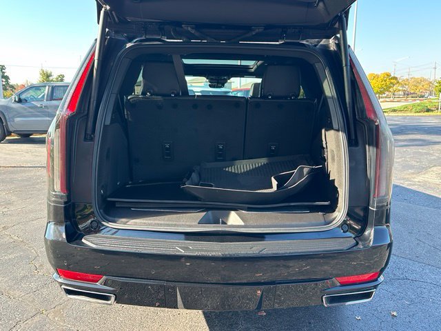 Used 2023 Cadillac Escalade Premium Luxury AWD/4WD image 15
