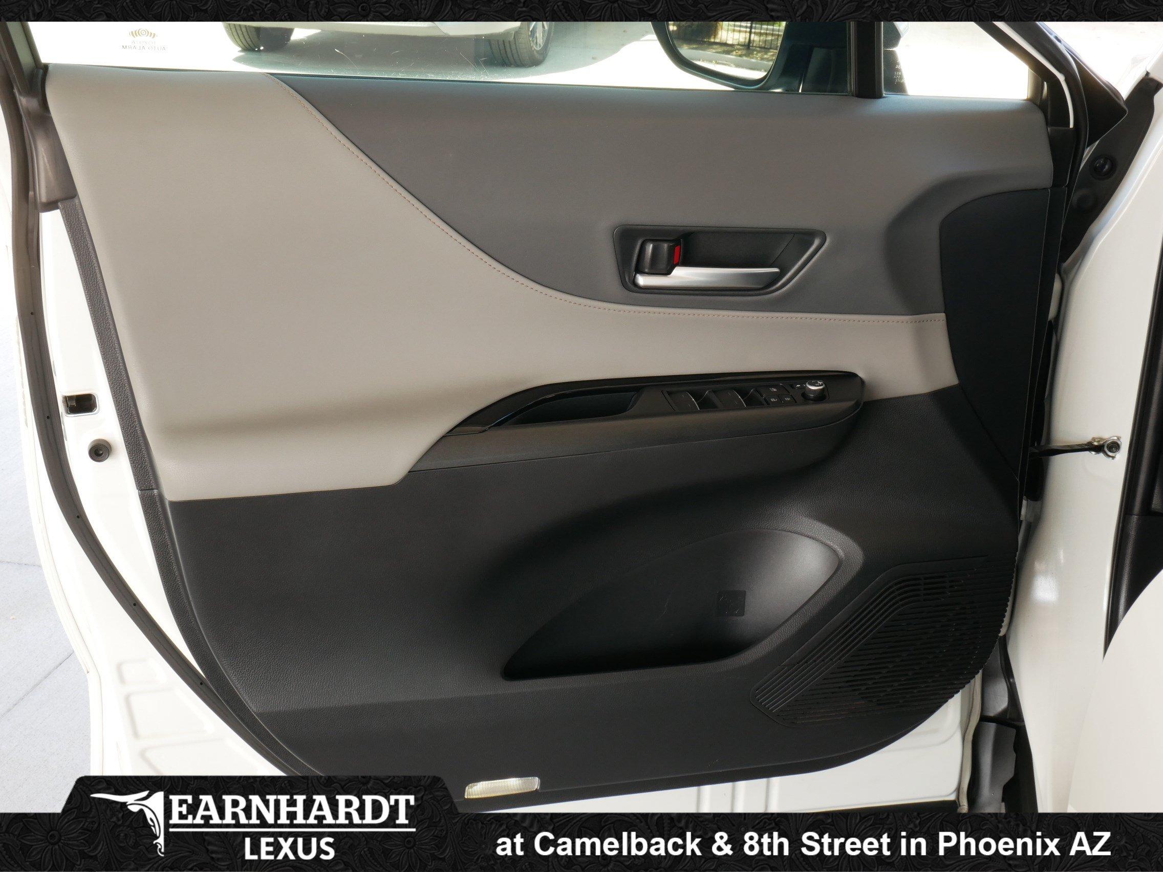 Used 2021 Toyota Venza LE w/ Carpet Mat Package (TMS) AWD/4WD image 6