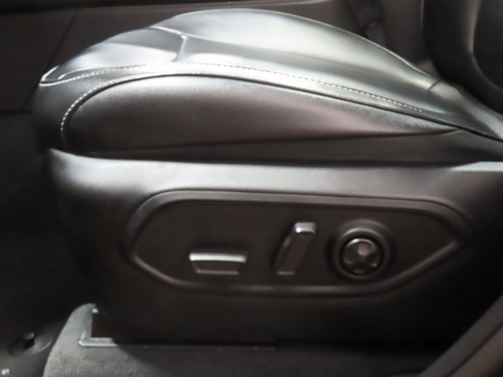 Certified 2023 Jeep Grand Cherokee Limited w/ Black Appearance Package image 9