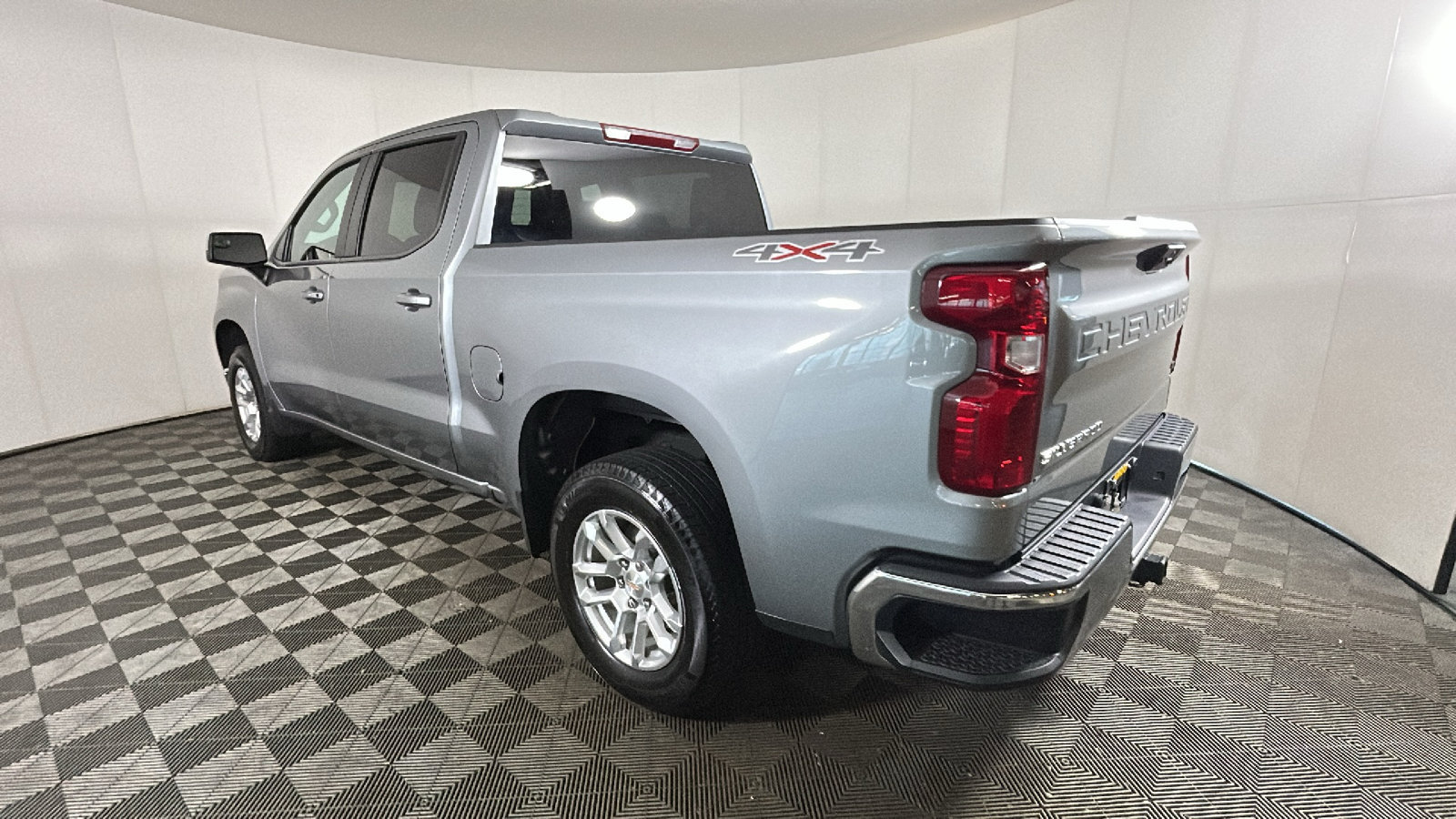 Used 2026 Chevrolet Silverado 1500 LT AWD/4WD image 5