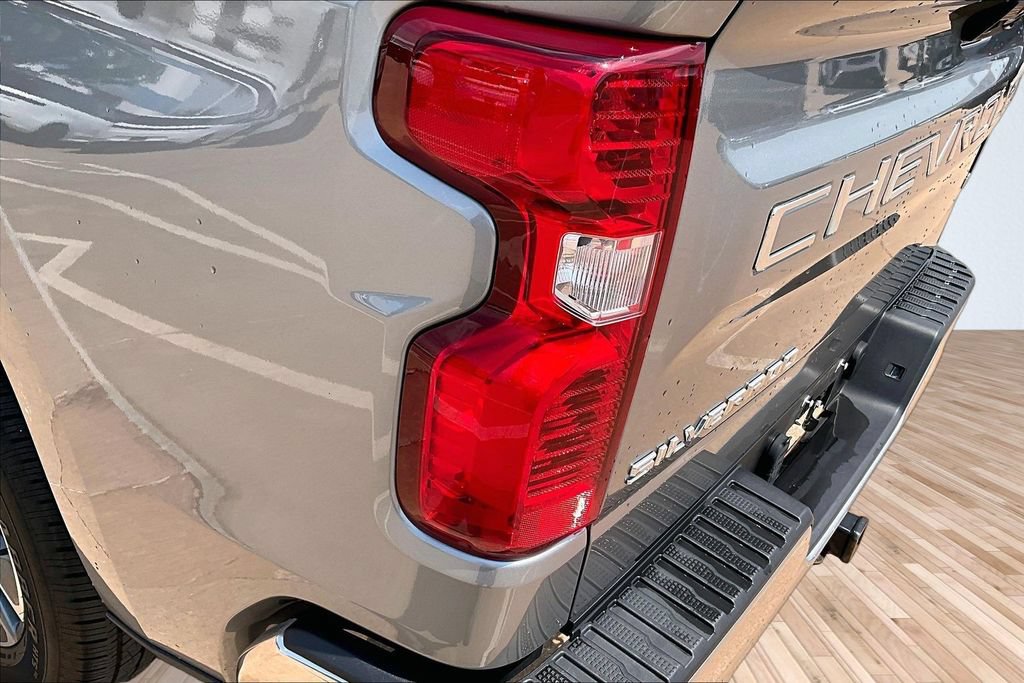 Used 2024 Chevrolet Silverado 1500 LT AWD/4WD image 29