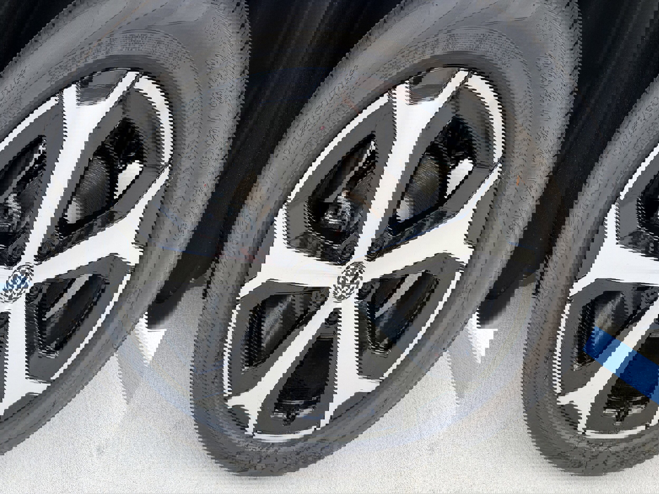 New 2026 Volkswagen Tiguan SE image 28