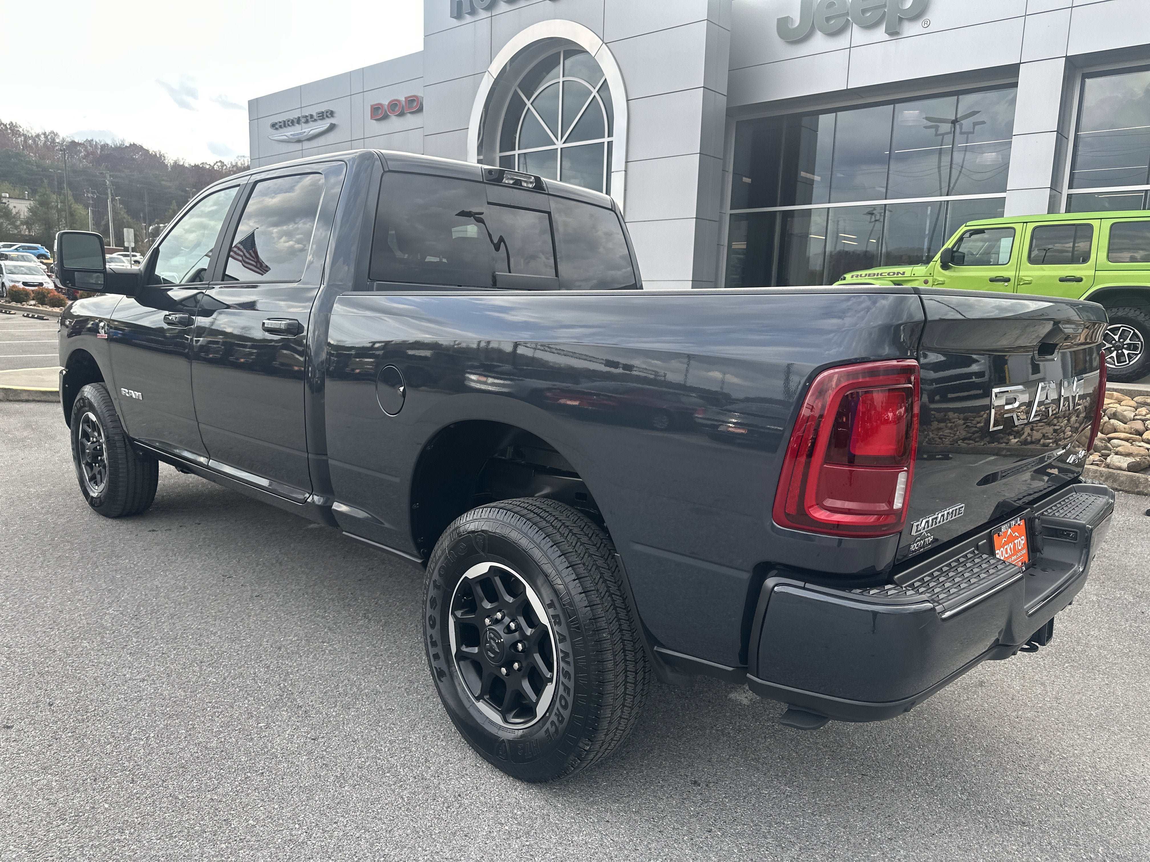 New 2026 RAM 2500 Laramie AWD/4WD image 9