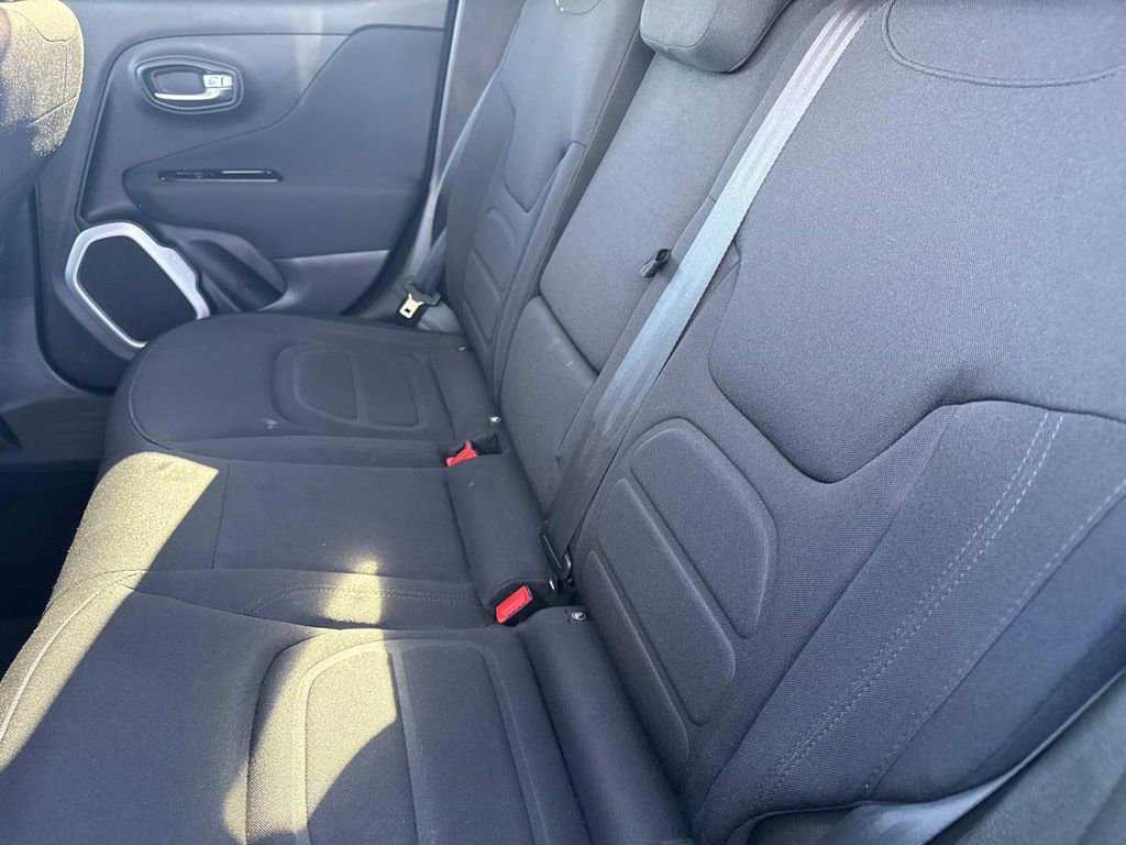 Used 2018 Jeep Renegade Latitude w/ Popular Equipment Group image 13