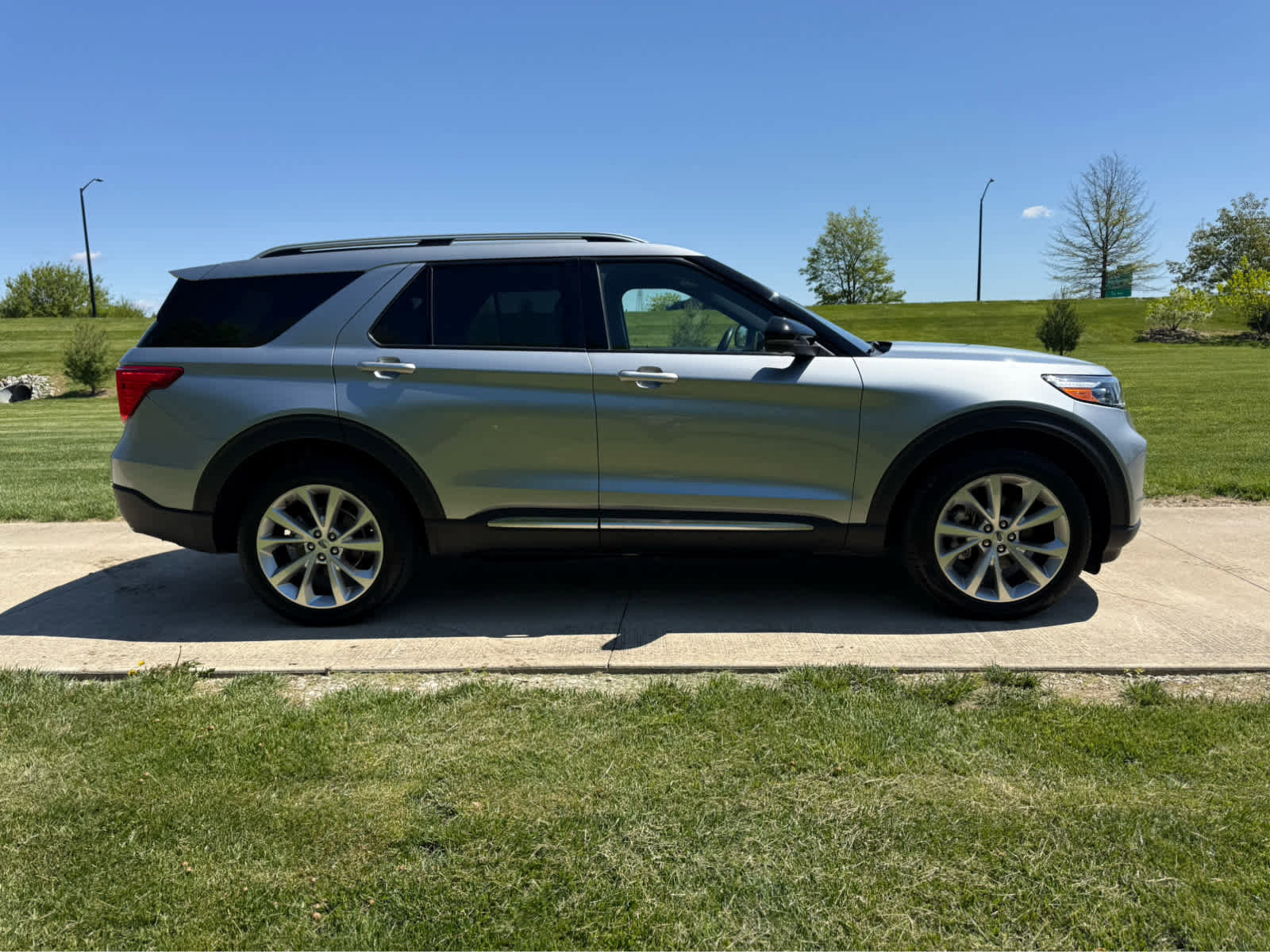 Used 2022 Ford Explorer Platinum w/ Equipment Group 601A AWD/4WD image 8