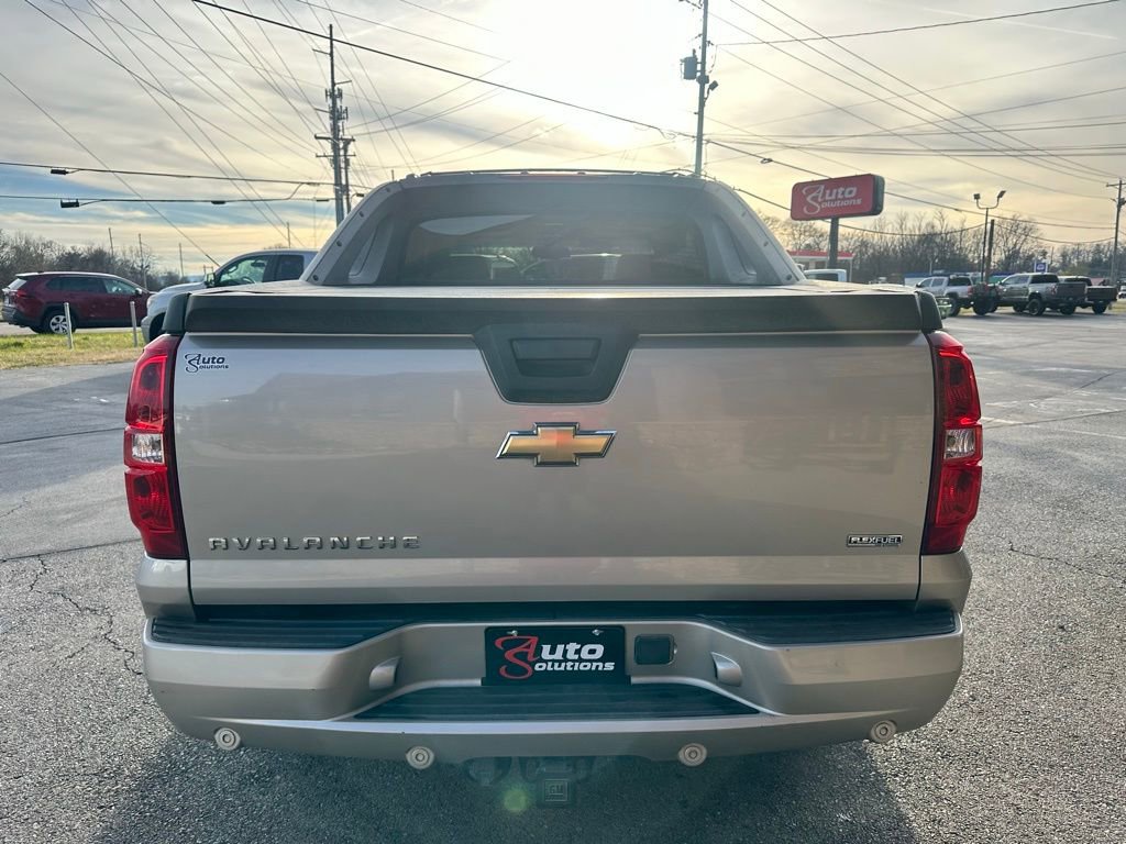 Used 2008 Chevrolet Avalanche LTZ w/ LTZ Preferred Equipment Group AWD/4WD image 4