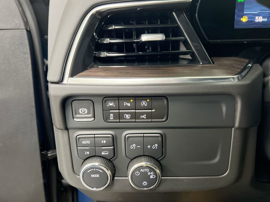 Used 2025 Chevrolet Suburban LT image 18