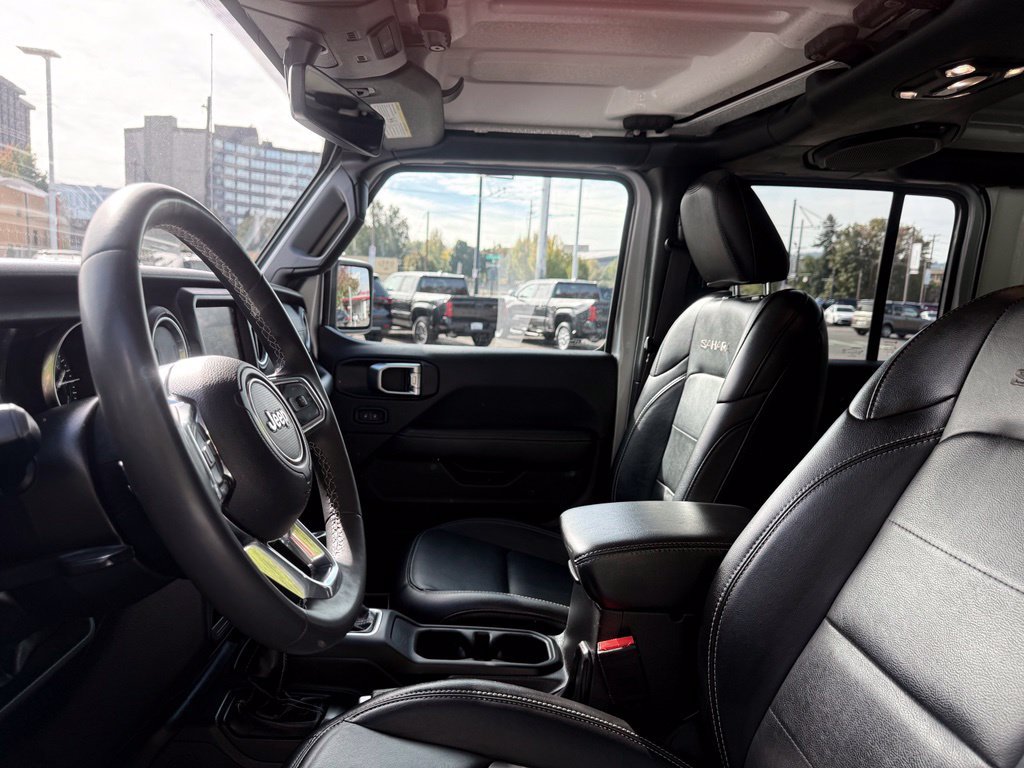 Used 2023 Jeep Wrangler Unlimited Sahara AWD/4WD image 16